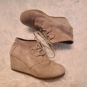 TOMS Boots Womens 7.5 Wedge Ankle Booties Camel Suede Lace Up Casual Comfort